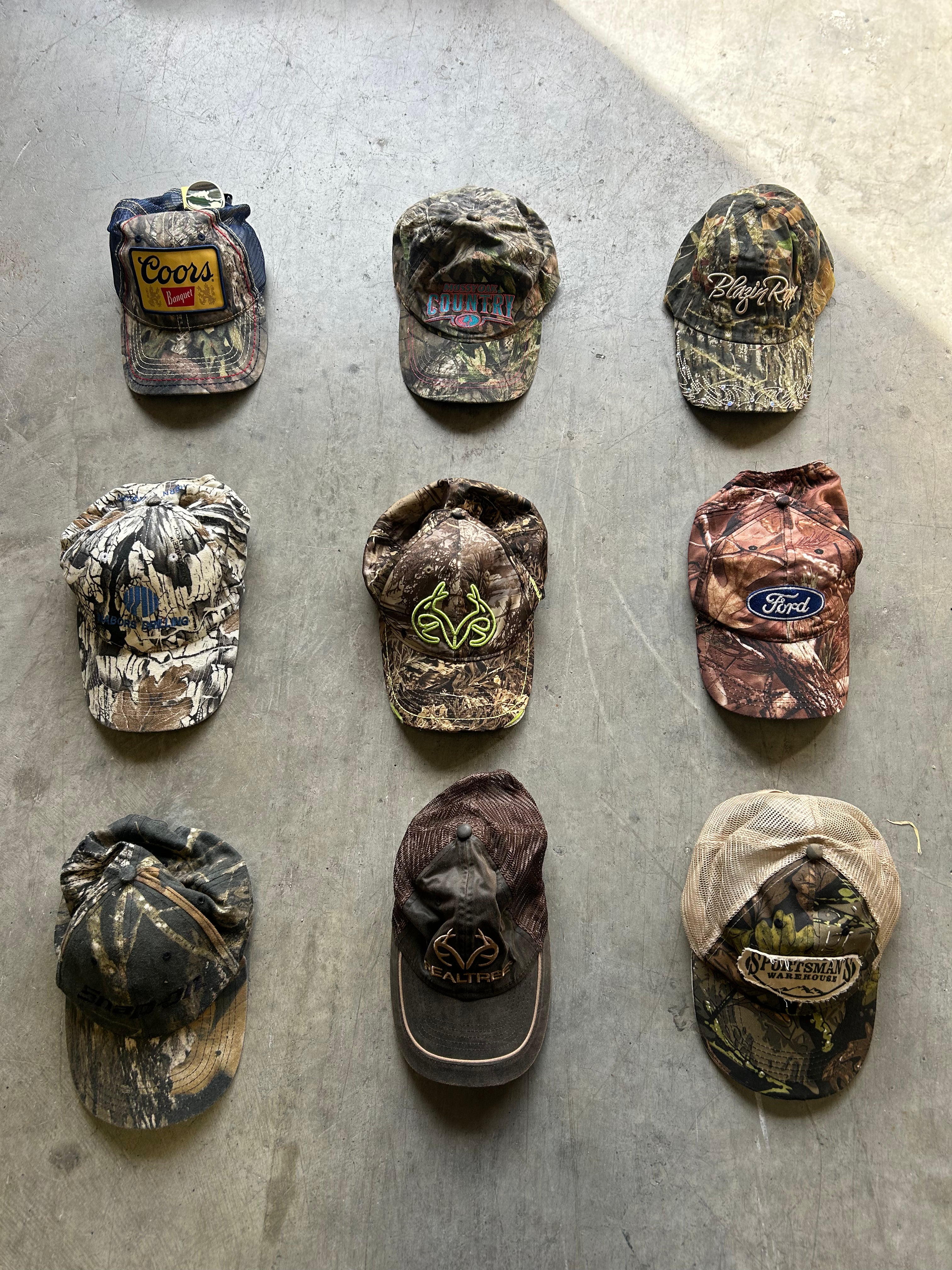 20 x Real Tree / Camo Hats